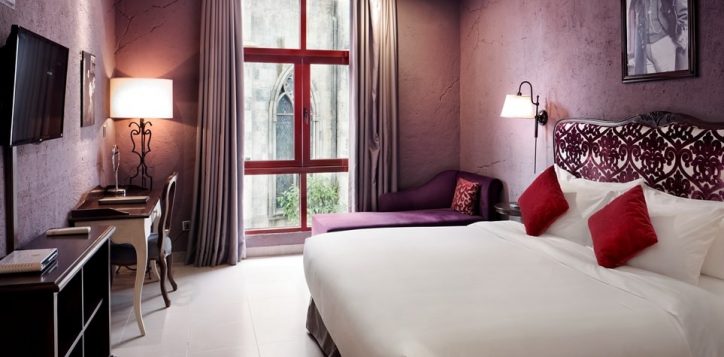 bedroom-with-window-fullsize-2