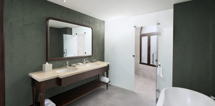 executive-suites-bathroom-web-2