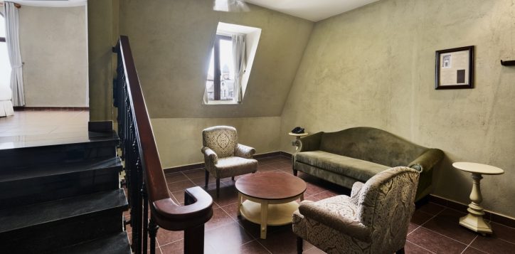 executive-suites-livingroom-web-2