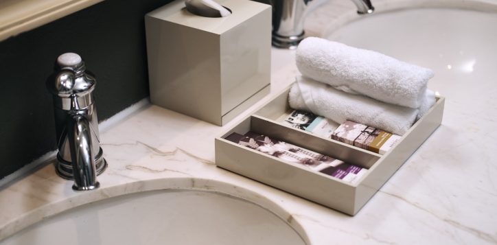 family-delux-bathroom-amenities-web-10-2