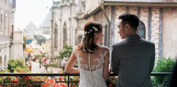 wedding-couple-on-the-balcony-14-2