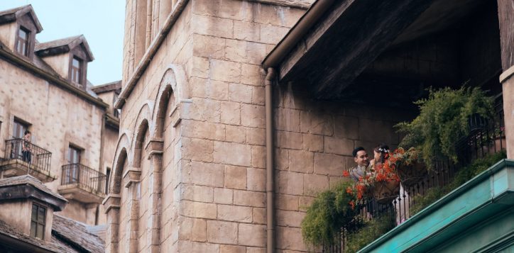 wedding-couple-on-the-balcony-31-2