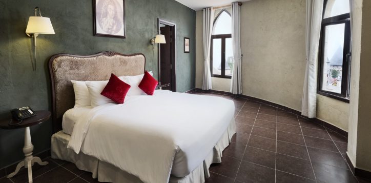 executive-suites-bedroom-web-2