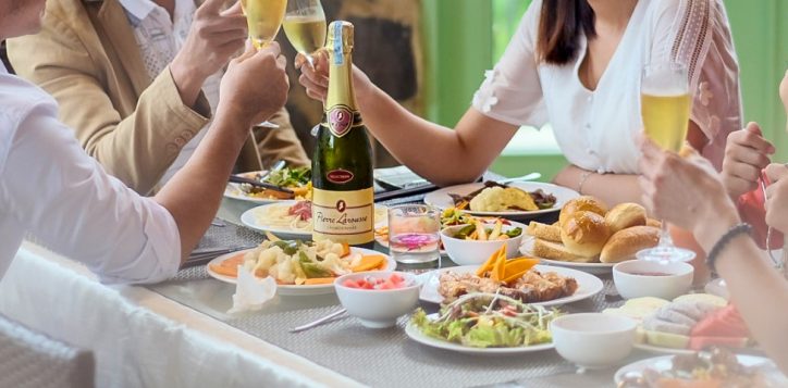 la-crique-family-dining-3-2