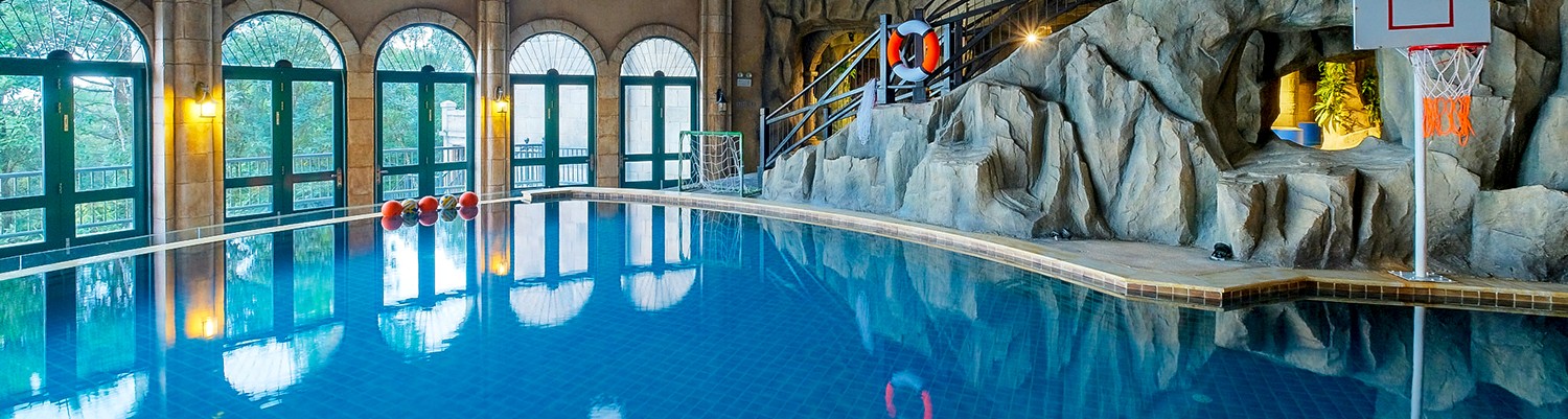 La Piscine Swimming Pool