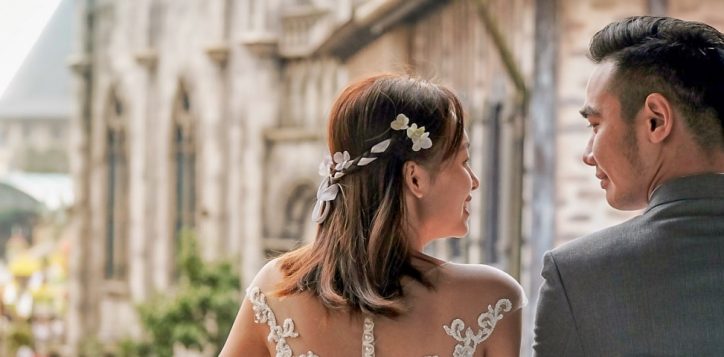 wedding-couple-on-the-balcony-15-2