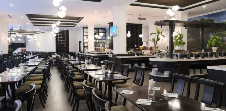 p1-01_frenchvillage__t3a0956_web-jpeg-srgb-2048px-2